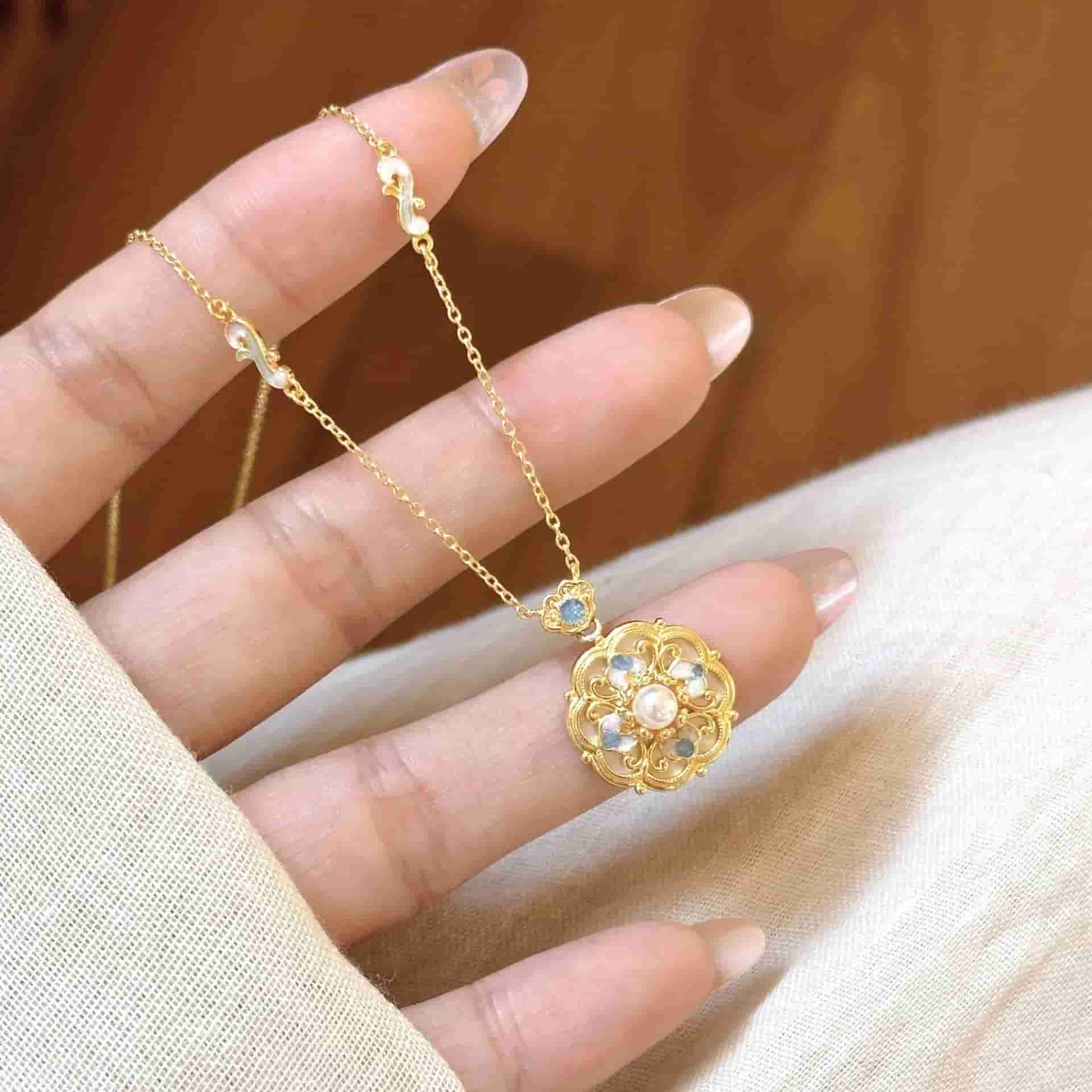 Chinese Style Retro Enamel Floral Pearl Clavicle Necklace Dubai UAE elegant vintage floral pearl necklace for women luxury jewelry