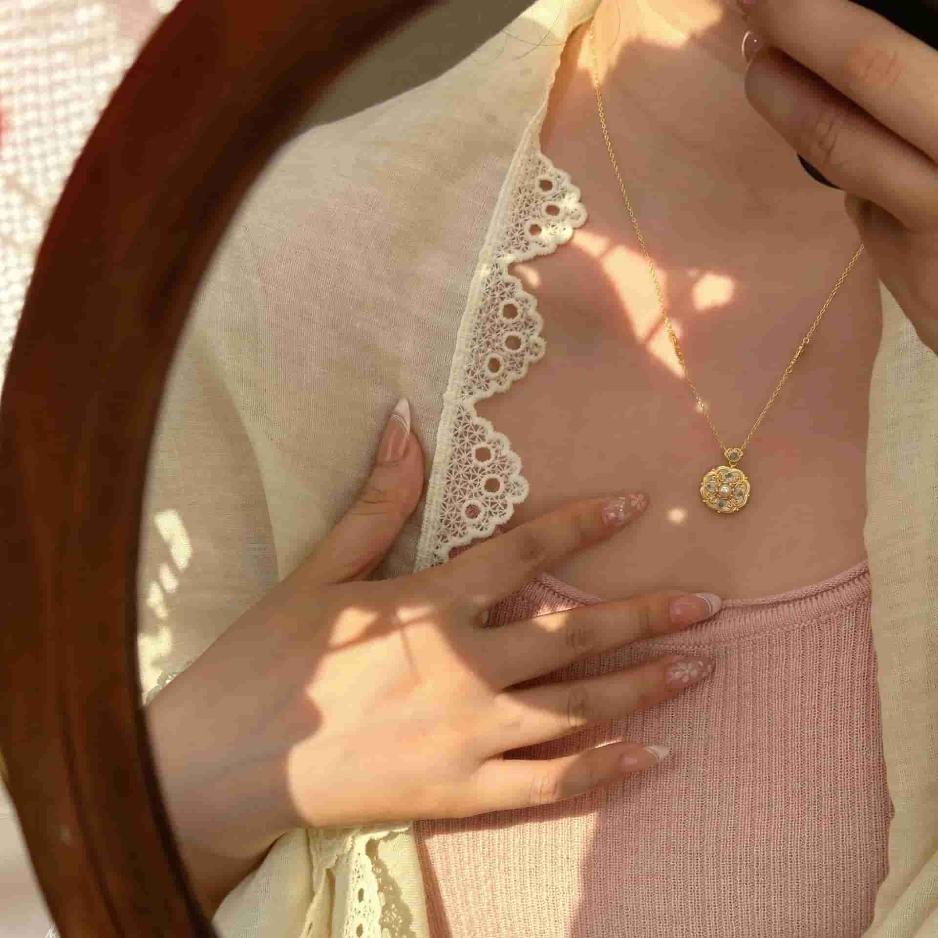 Chinese Style Retro Enamel Floral Pearl Clavicle Necklace Dubai UAE elegant vintage floral pearl necklace for women luxury jewelry